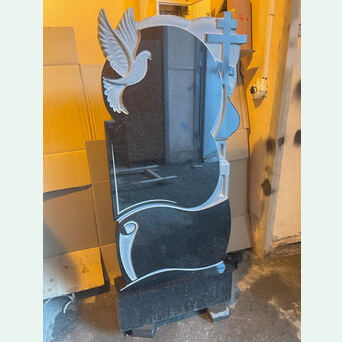 Памятник резной с изображением голубя, креста и пергамента